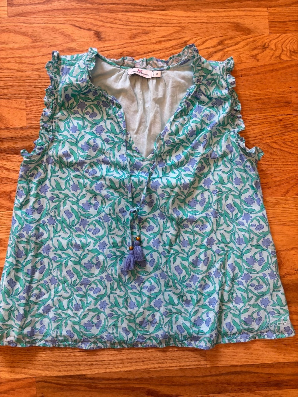 Vineyard Vines size medium